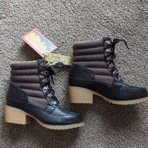 Durango Cabin Collection 6" Lacer Boots NWT